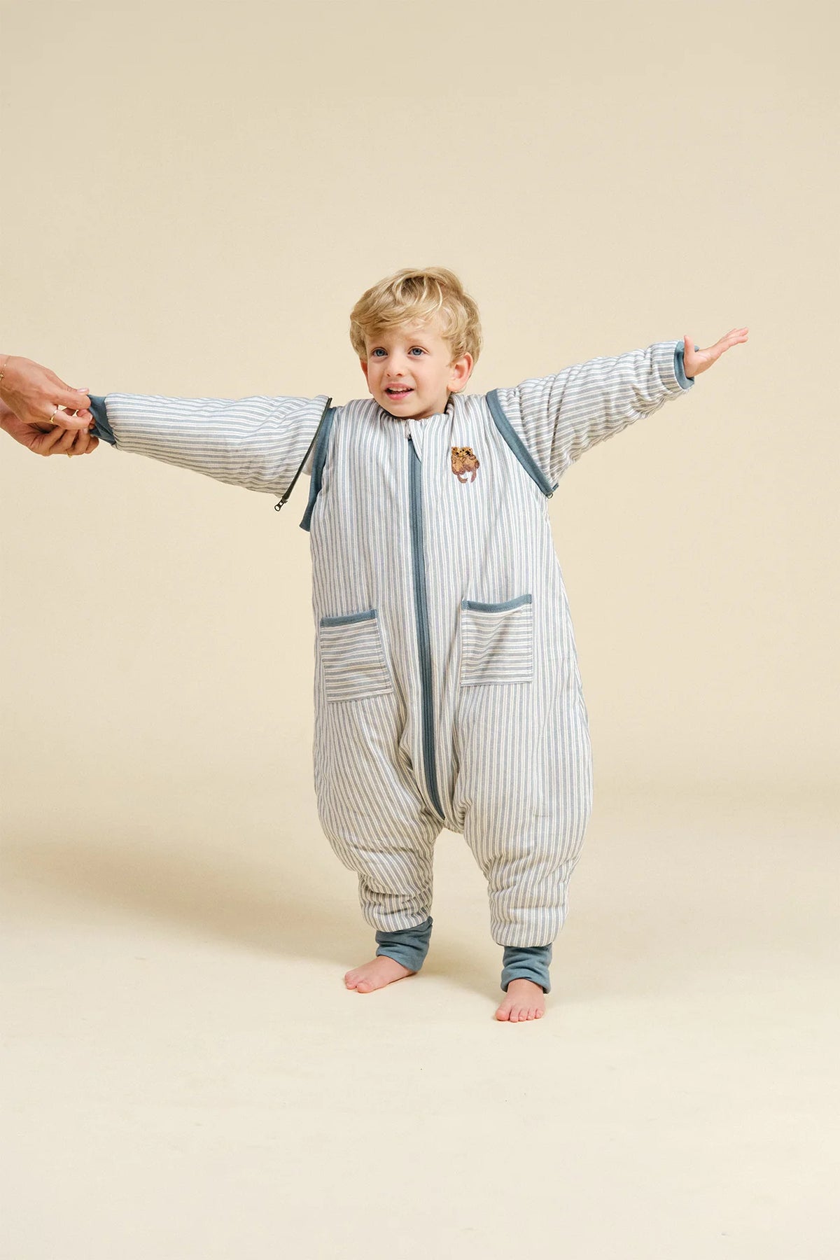 Gigoteuse à pieds avec manches & chaussettes antidérapantes Blue Stripes – TOG 2.5