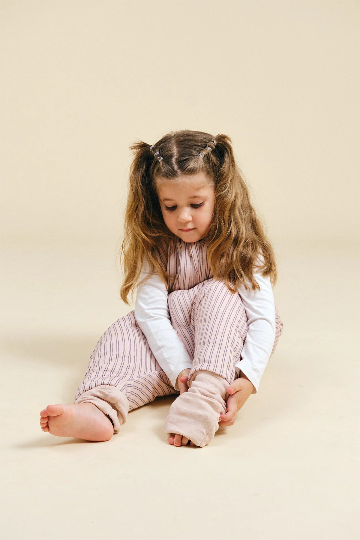 Gigoteuse à pieds avec chaussettes antidérapantes Navy & Pink Stripes – TOG 2.5