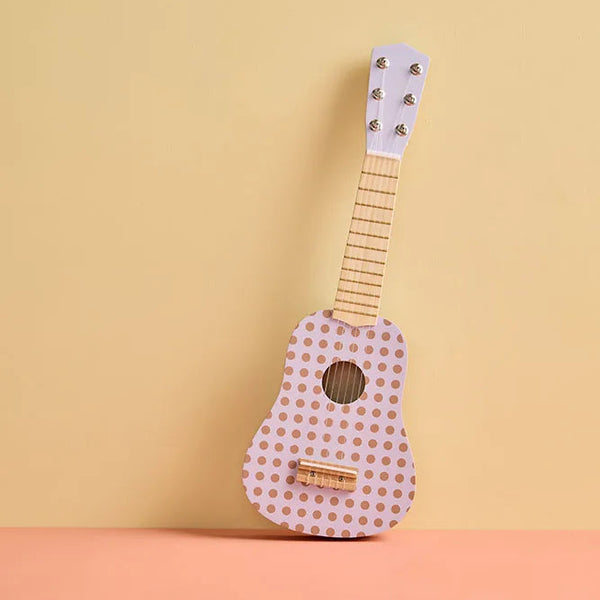 Guitare enfant en bois point lilas avec cordes. Idéale pour découvrir la musique dès 3 ans. Ludique, décorative et éducative.
