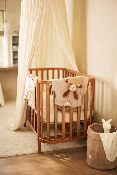 Panier de rangement Cloudy Rib Milky Coffee en tissu côtelé. Grand format pour organiser les essentiels de bébé avec style et douceur.