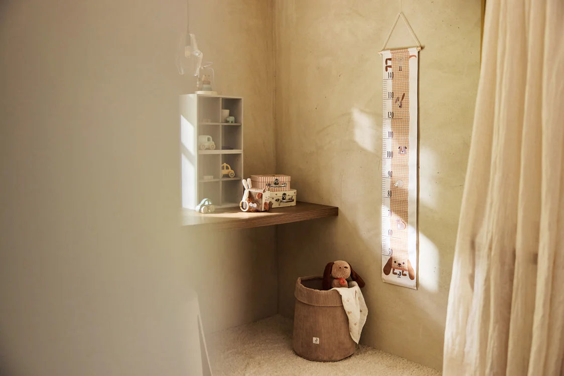 Panier de rangement Cloudy Rib Milky Coffee en tissu côtelé. Grand format pour organiser les essentiels de bébé avec style et douceur.