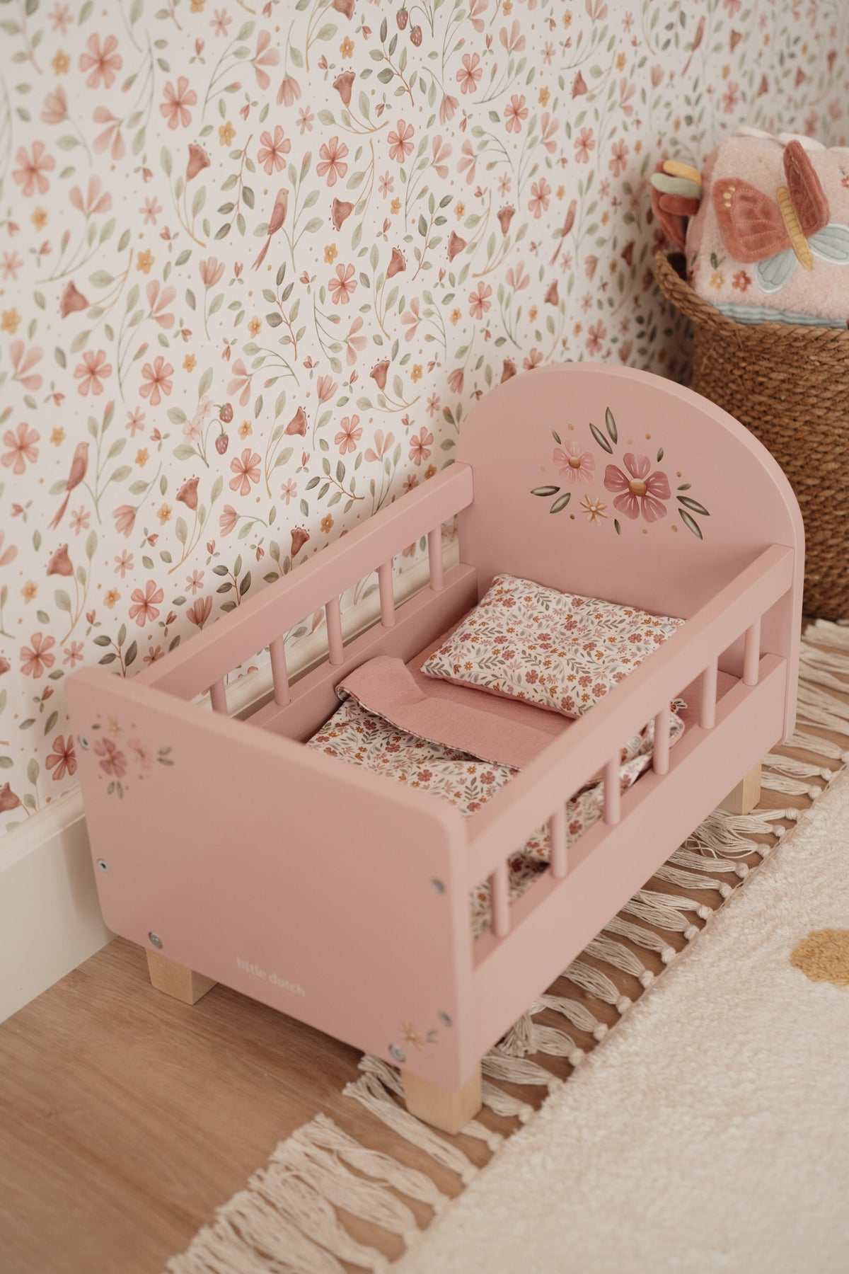 Lit de poupée en bois rose – Essentials LITTLE DUTCH