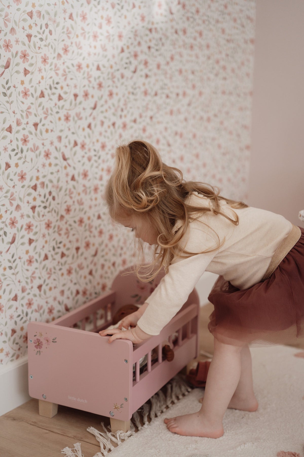 Lit de poupée en bois rose – Essentials LITTLE DUTCH