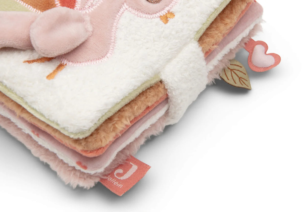 Livre d’activités bébé Soft Plumes Jollein dès la naissance avec pages crépitantes, miroir cœur, textures et étiquettes, facile à accrocher à la poussette ou au siège auto.