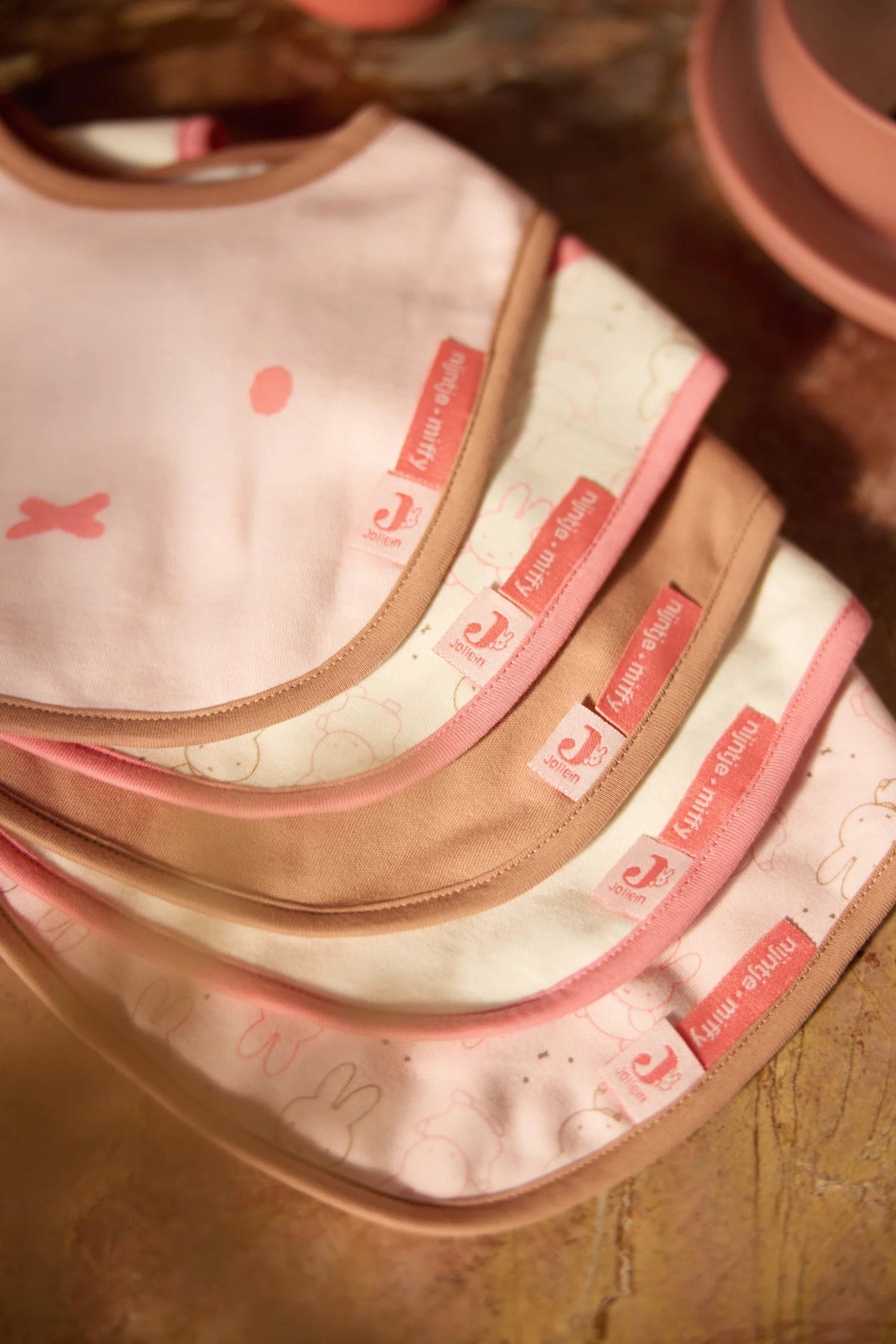 Lot de 5 bavoirs imperméables Miffy Moments silk rose – Jollein JOLLEIN