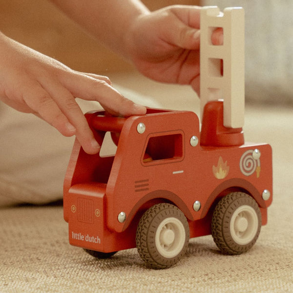 Camion de pompiers en bois FSC – Jouet d’éveil et jeu de rôle LITTLE DUTCH