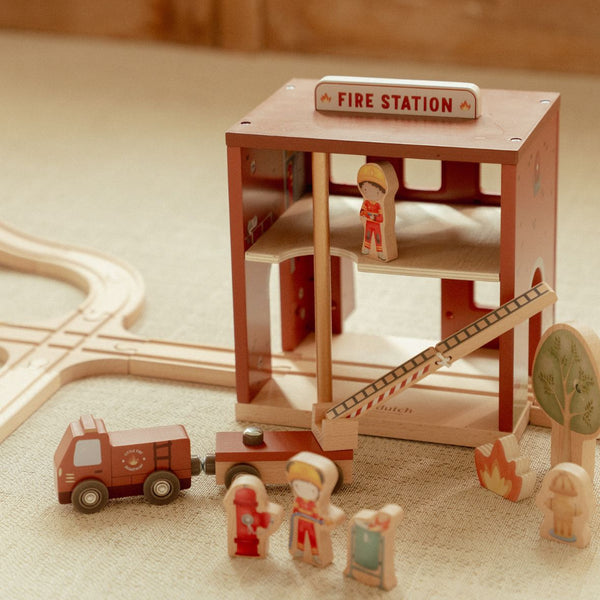 Caserne de pompiers en bois FSC – Jeu d’imitation LITTLE DUTCH