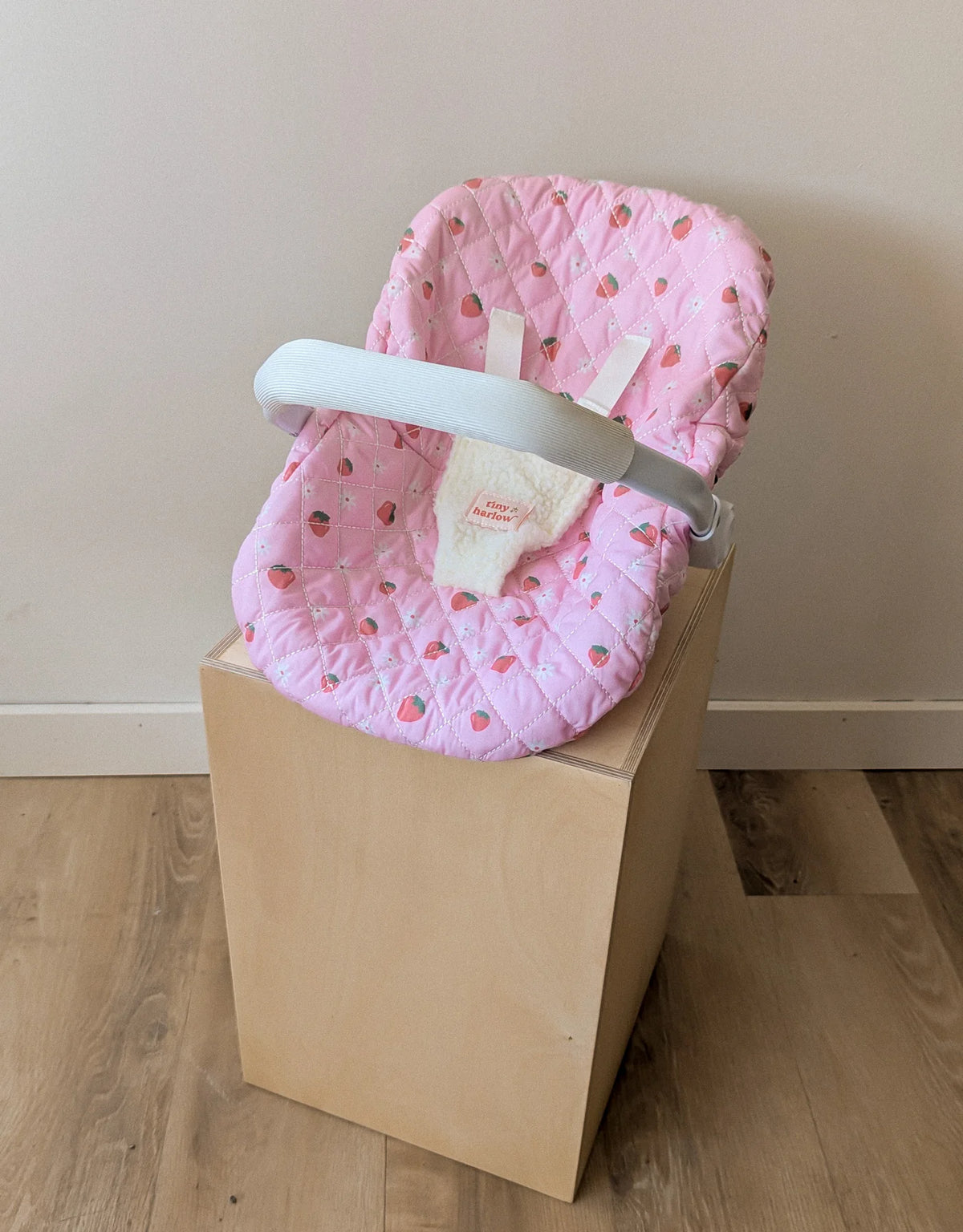 Coquille pour poupée – Pique-nique aux fraises – Tiny Harlow