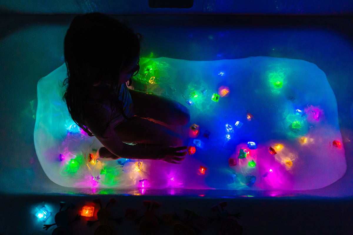 SAMMY CUBES LUMINEUX ROUGE GLO PALS Pack de 4 cubes lumineux Glo Pals pour le bain – dès 3 ans