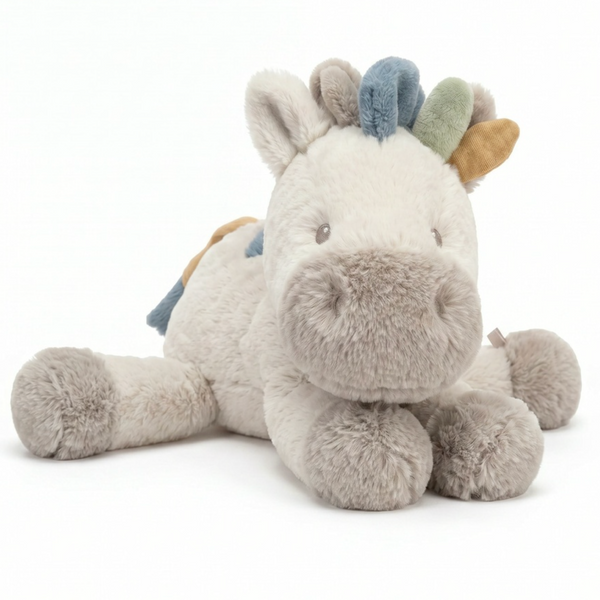 La peluche Lino 25 cm Noukie's est un adorable petit poney qui accompagne bébé dès la naissance. Avec sa fourrure ultra douce, sa crinière colorée, sa queue facile à attraper et son format parfaitement adapté aux petites mains, elle offre réconfort, sécurité et tendres câlins au quotidien. Peluche Lino 25 cm Noukie's dès la naissance, un adorable petit poney ultra doux qui accompagne bébé avec tendresse, réconfort et douceur.