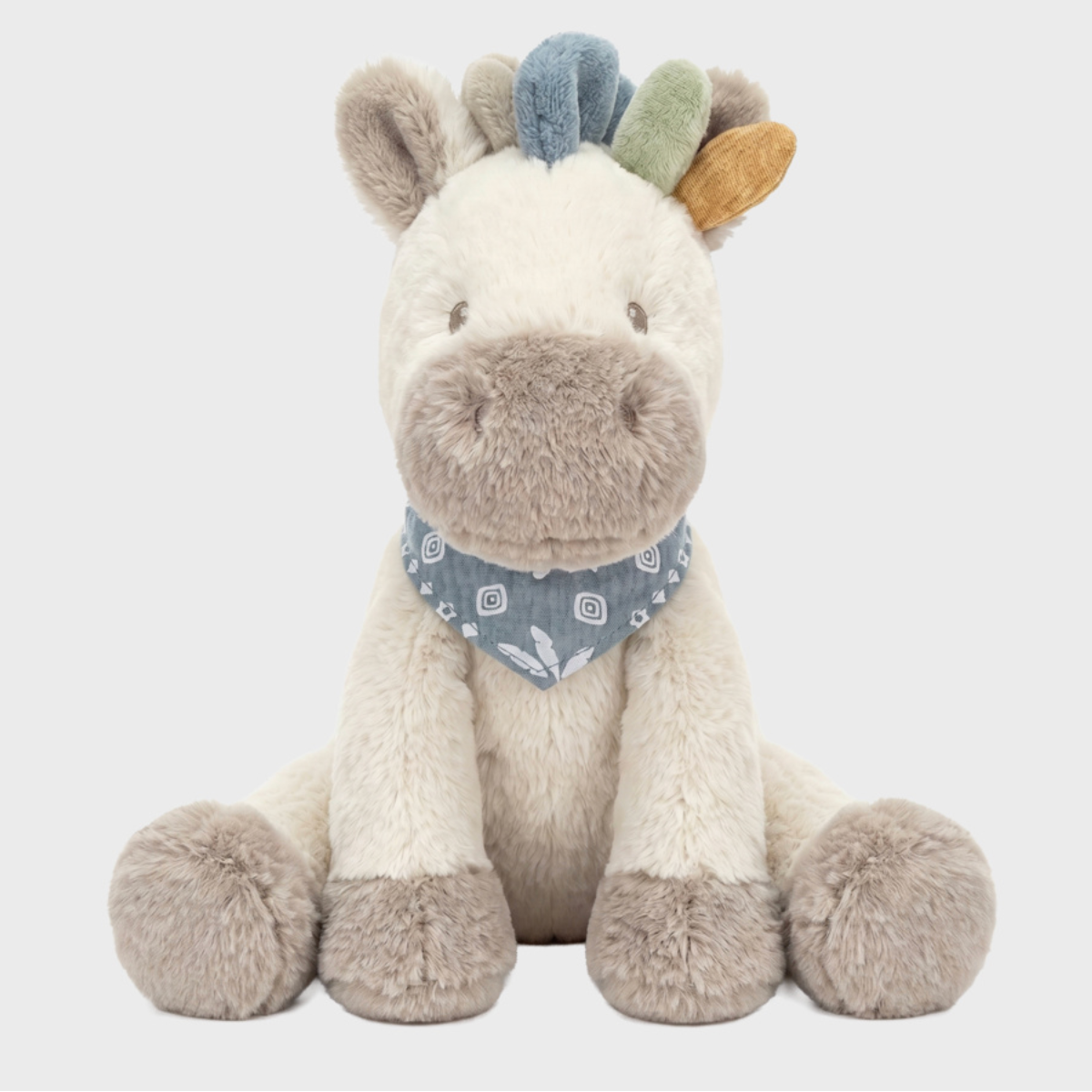 La peluche Lino 25 cm Noukie's est un adorable petit poney qui accompagne bébé dès la naissance. Avec sa fourrure ultra douce, sa crinière colorée, sa queue facile à attraper et son format parfaitement adapté aux petites mains, elle offre réconfort, sécurité et tendres câlins au quotidien. Peluche Lino 25 cm Noukie's dès la naissance, un adorable petit poney ultra doux qui accompagne bébé avec tendresse, réconfort et douceur.