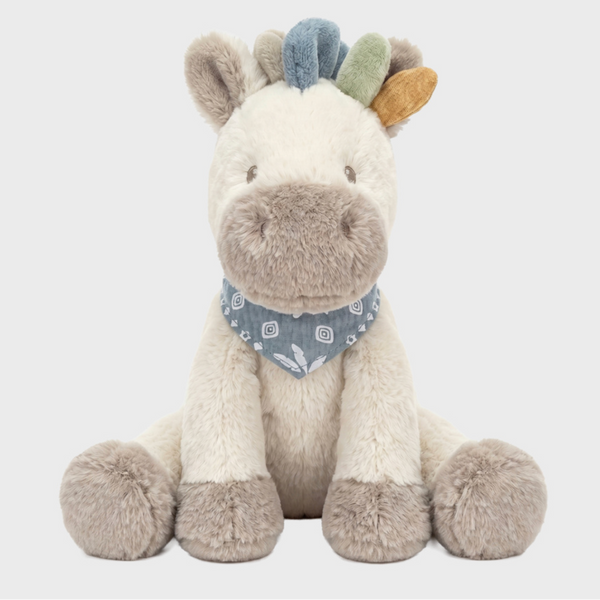 La peluche Lino 25 cm Noukie's est un adorable petit poney qui accompagne bébé dès la naissance. Avec sa fourrure ultra douce, sa crinière colorée, sa queue facile à attraper et son format parfaitement adapté aux petites mains, elle offre réconfort, sécurité et tendres câlins au quotidien. Peluche Lino 25 cm Noukie's dès la naissance, un adorable petit poney ultra doux qui accompagne bébé avec tendresse, réconfort et douceur.