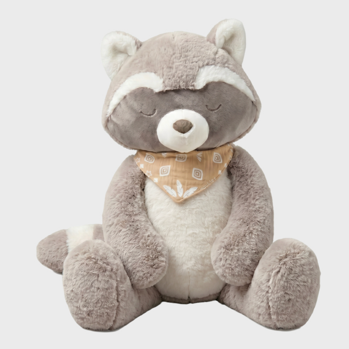 La peluche Raku 25 cm Noukie's est un adorable raton laveur qui accompagne bébé dès la naissance. Avec sa fourrure ultra douce, sa grande queue moelleuse, ses petites oreilles rondes et son bandana coloré, elle offre réconfort, sécurité et tendres câlins au quotidien. Peluche Raku 25 cm Noukie's dès la naissance, un adorable raton laveur ultra doux qui accompagne bébé avec tendresse, réconfort et douceur.