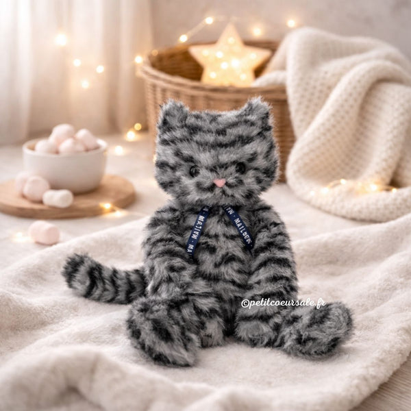 Peluche Grisouille Chat Méloé fabriquée en France – 37 ou 56 cm Maïlou MAÏLOU