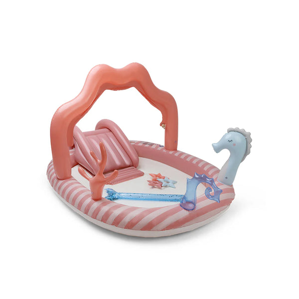 Piscine de jeux gonflable Sirènes multicolore Swim Essentials, idéale pour profiter des journées d'été en famille avec des moments de baignade et de jeux.