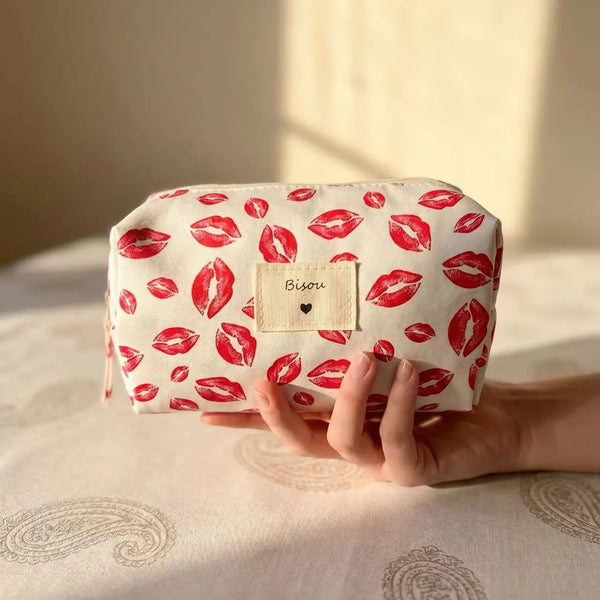 Pochette trousse « Bisou » – Lèvres rouges – 16 x 9 x 9 cm COSMOS
