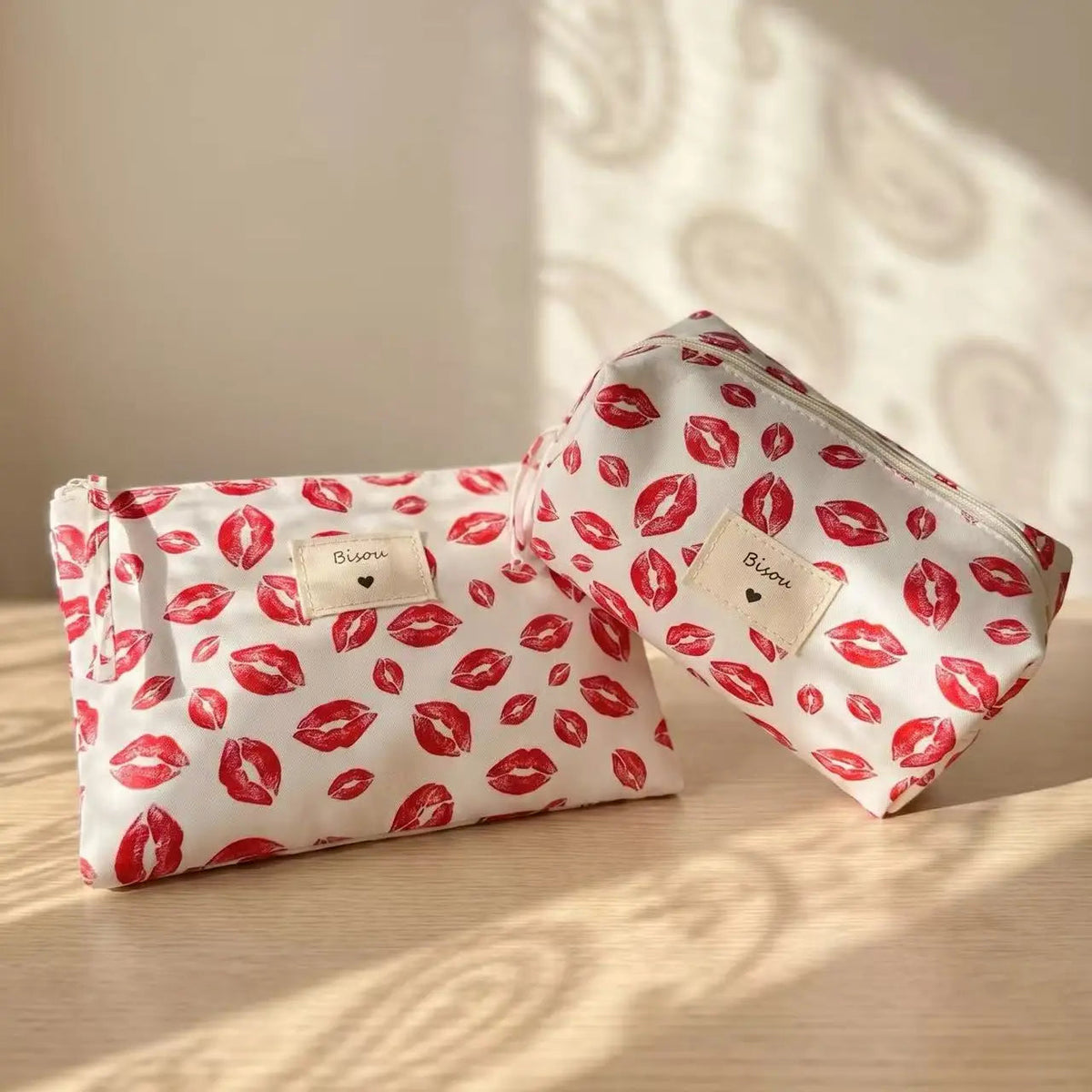 Pochette trousse « Bisou » – Lèvres rouges – 16 x 9 x 9 cm COSMOS