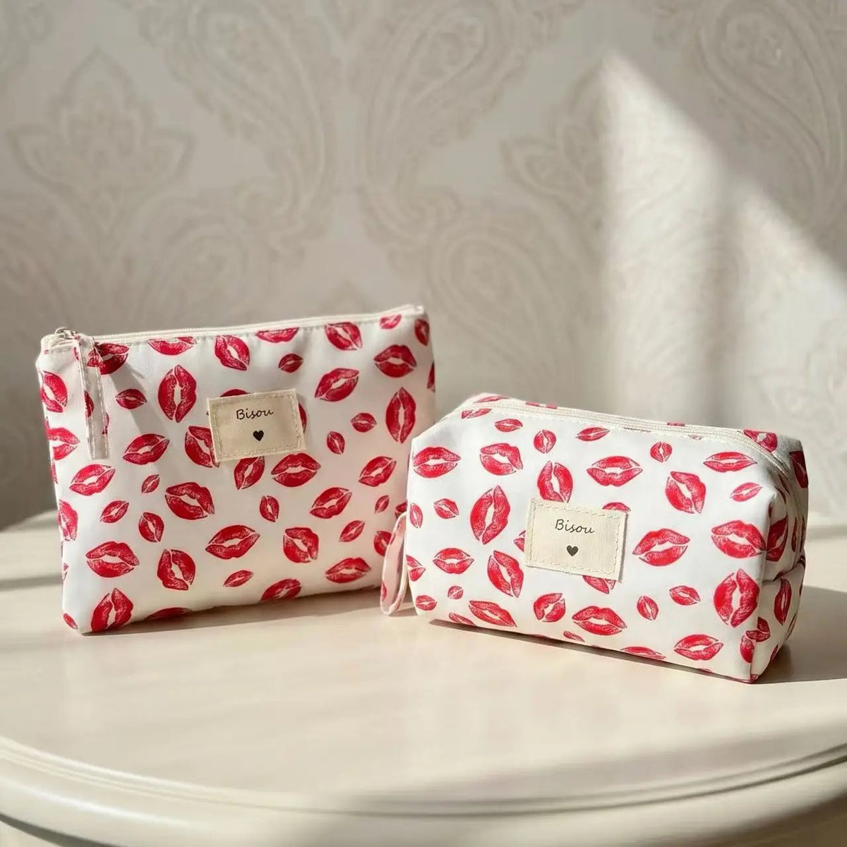 Pochette trousse « Bisou » – Lèvres rouges – 16 x 9 x 9 cm COSMOS