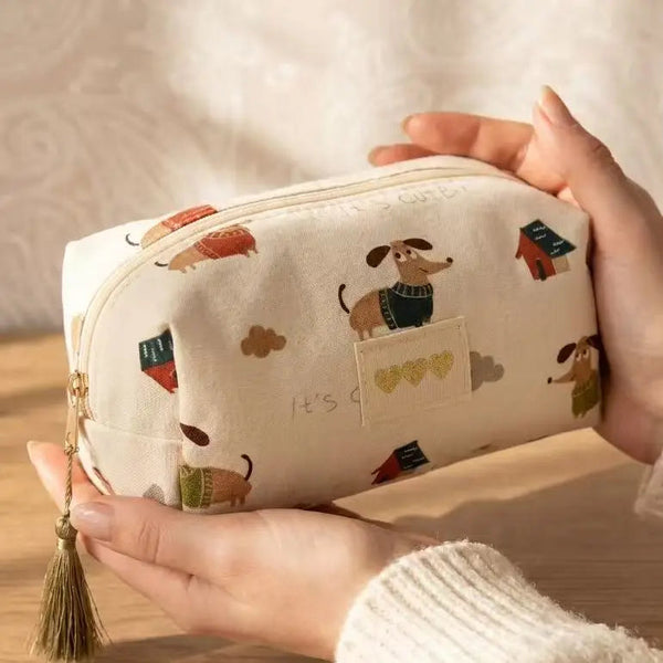 Pochette trousse Teckel « It’s Cute » – 16 x 9 x 9 cm COSMOS