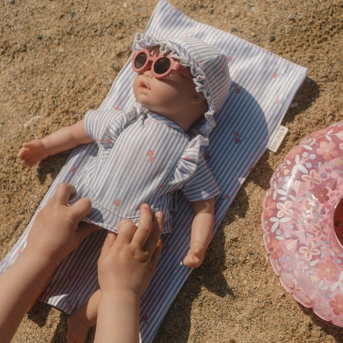 Poupée de plage Mara – Une adorable poupée de bain pour les aventures de l'été ☀️ LITTLE DUTCH