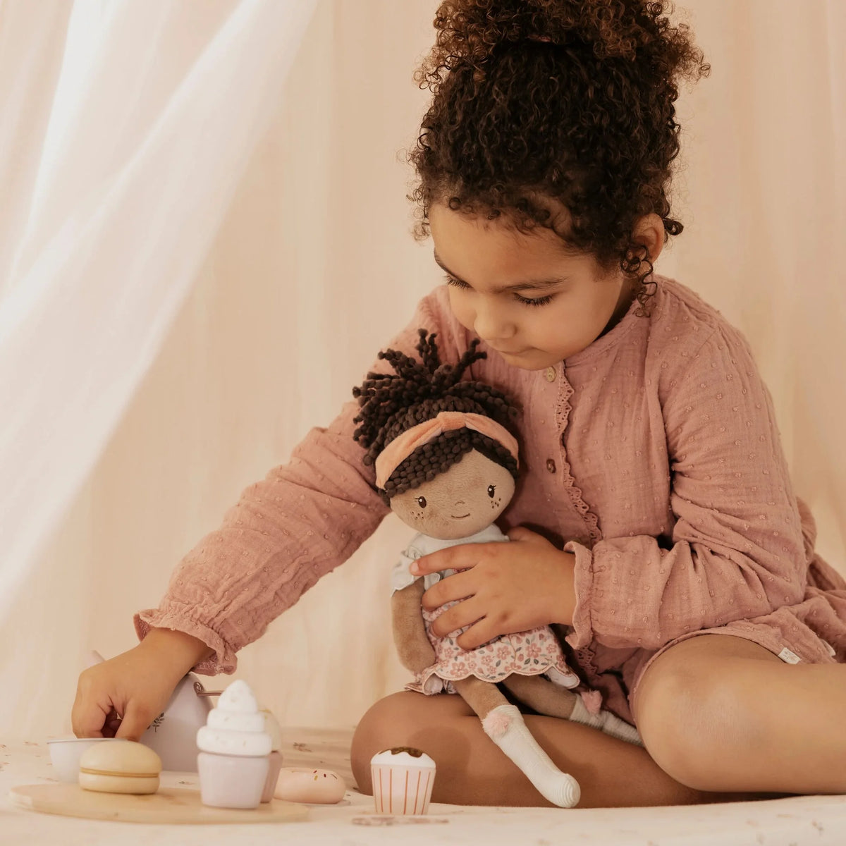 poupée en tissu 35 cm evi
poupée souple bébé 12 mois
poupée câlin enfant 1 an