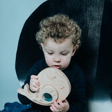 Puzzle sensoriel baleine et bébé – jouet d’éveil en bois PETIT BOOM