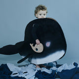 Puzzle sensoriel baleine et bébé – jouet d’éveil en bois PETIT BOOM