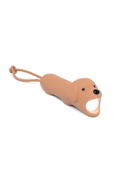 Lampe torche enfant chien caramel rechargeable USB-C. Lumière douce réglable pour histoires du soir et explorations dès 3 ans.