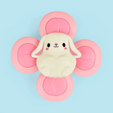 Stimulez les sens de votre bébé avec ce jouet lapin rotatif ! Rotation à 4 palettes, ventouse solide, motricité fine et apprentissage par cause à effet. Dès 6 mois. petit coeur salé