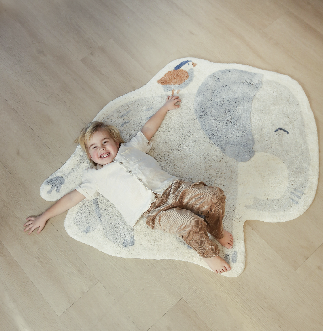 Tapis enfant éléphant en coton bio : l’élément parfait pour une chambre douce, chaleureuse et confortable.