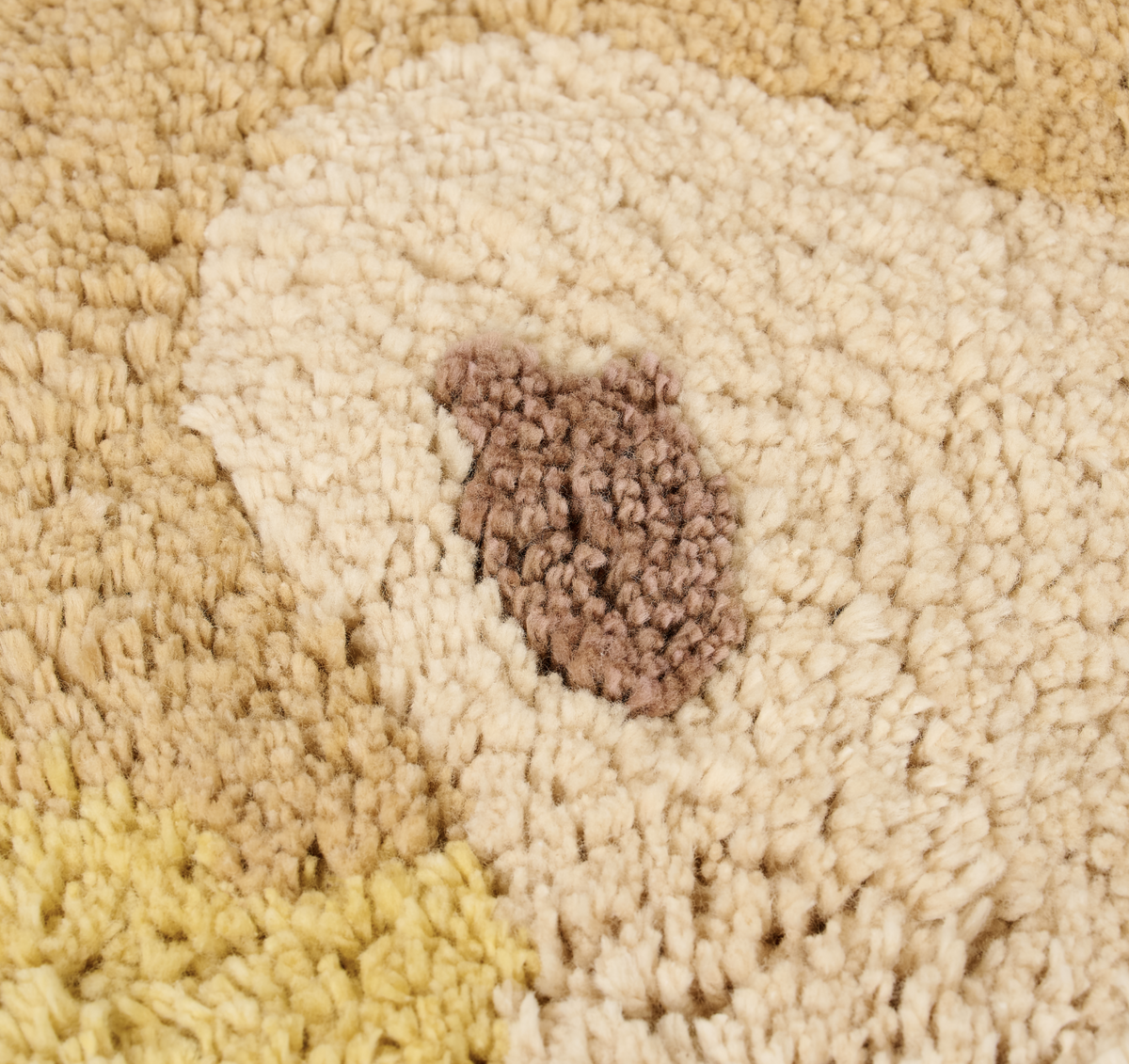 Tapis enfant lion en coton bio : l’allié idéal pour une chambre chaleureuse, confortable et apaisante.