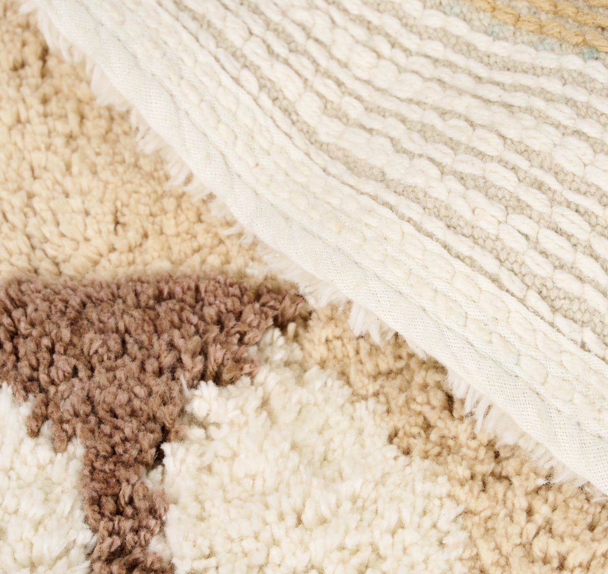 Tapis enfant lion en coton bio : l’allié idéal pour une chambre chaleureuse, confortable et apaisante.