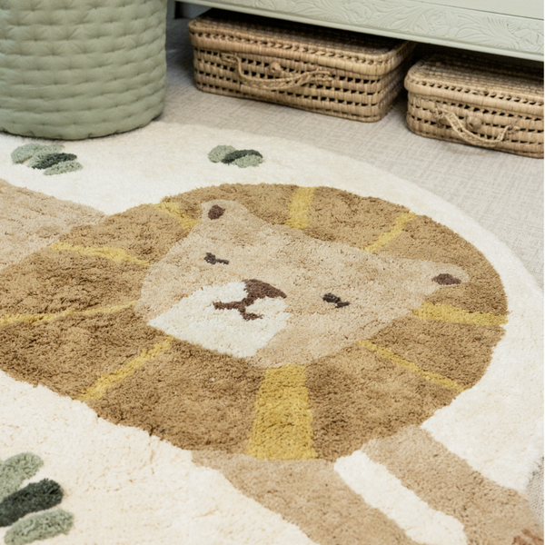 Tapis enfant lion en coton bio : l’allié idéal pour une chambre chaleureuse, confortable et apaisante.