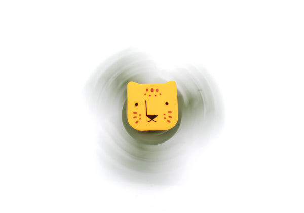 Tiger Spinner bébé : petit jouet sensoriel en silicone avec ventouse. Stimule motricité fine et sens dès la naissance pour éveil ludique.