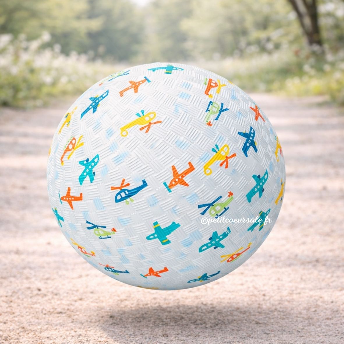 Balle bébé en caoutchouc naturel douce et légère. Idéale pour développer motricité et coordination dès le plus jeune âge.