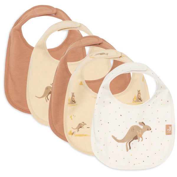 Lot de 5 bavoirs imperméables bébé avec velcro facile. Protégez les vêtements et facilitez l’habillage. Motifs Kangourous colorés et tendance, lavables à 40 °C.
