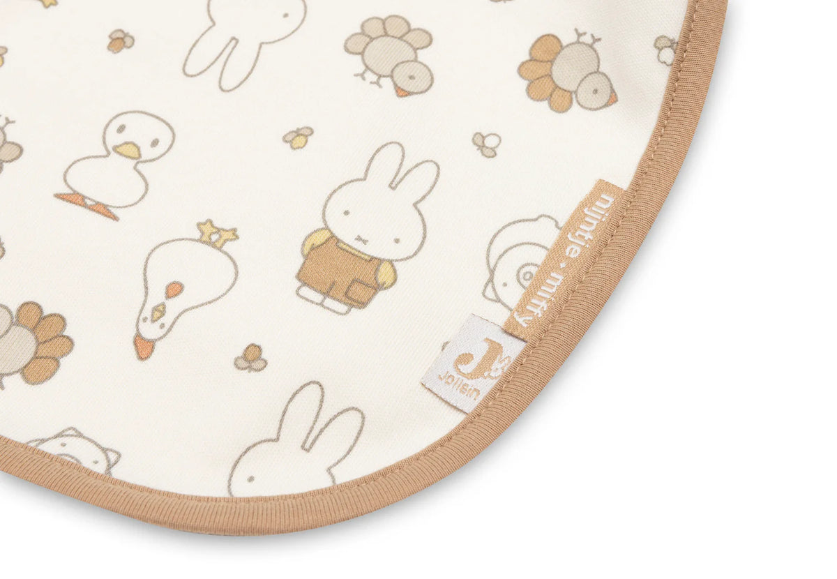 Lot de 5 bavoirs bébé imperméables Miffy Family Farm avec velcro pratique. Protégez les vêtements de bébé et facilitez les repas. Motifs colorés et adorables.