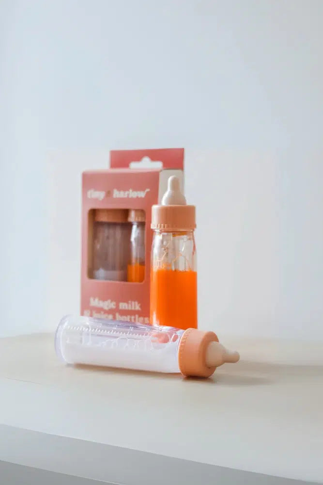 Offrez un jeu d’imitation magique avec le duo de biberons Tiny Harlow. Effet magique réaliste, lait et jus de fruit pour poupées. Développe créativité et empathie dès 3 ans.