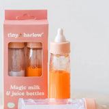 Offrez un jeu d’imitation magique avec le duo de biberons Tiny Harlow. Effet magique réaliste, lait et jus de fruit pour poupées. Développe créativité et empathie dès 3 ans.
