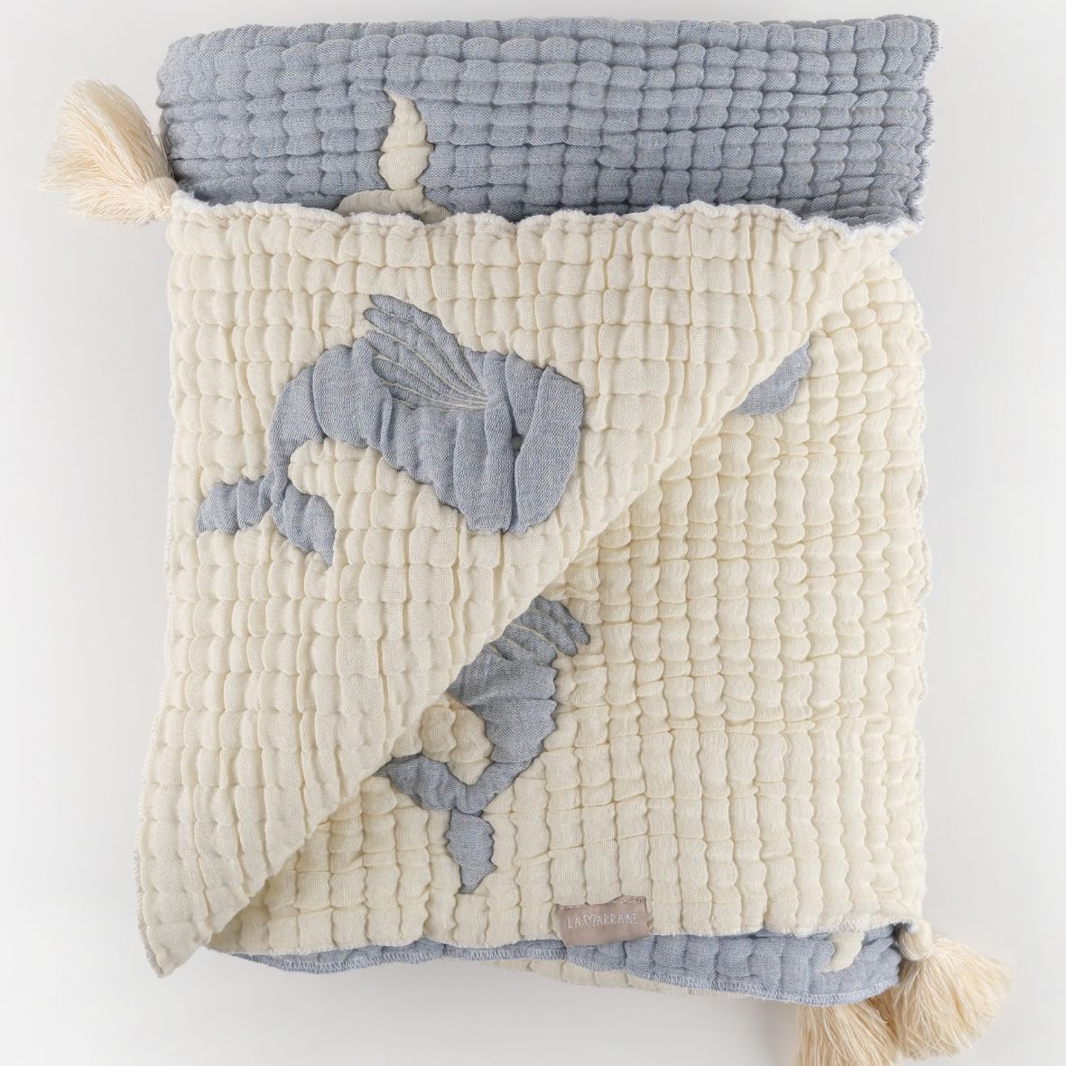 Idée cadeau de naissance : couverture bébé en mousseline au motif baleine