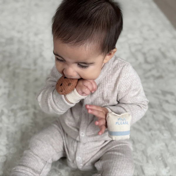 Hochet de poignet lait et cookie