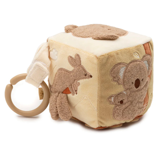 Cube d’activités bébé Kangourou avec miroir, grelots, tissu qui craque et figurines d’animaux. Stimule la motricité, l’éveil sensoriel et le jeu interactif.