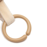 Cube d’activités bébé Kangourou avec miroir, grelots, tissu qui craque et figurines d’animaux. Stimule la motricité, l’éveil sensoriel et le jeu interactif.