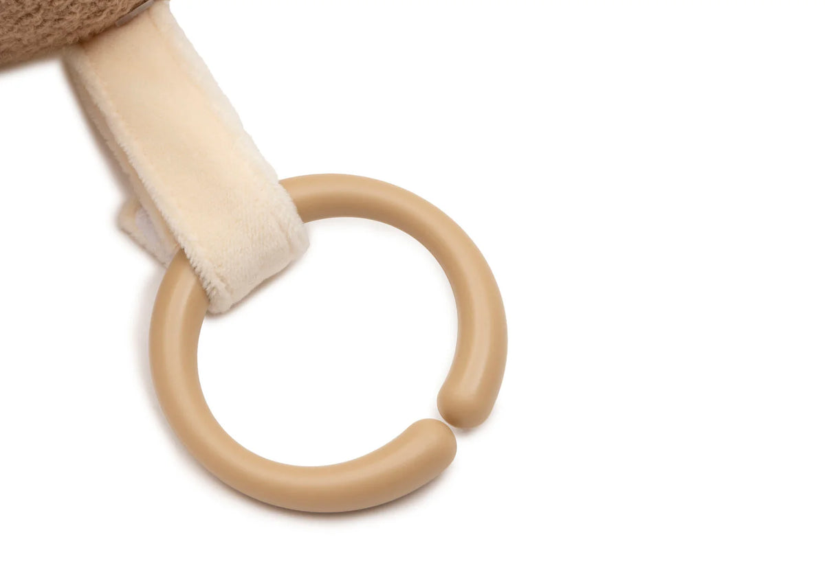 Cube d’activités bébé Kangourou avec miroir, grelots, tissu qui craque et figurines d’animaux. Stimule la motricité, l’éveil sensoriel et le jeu interactif.