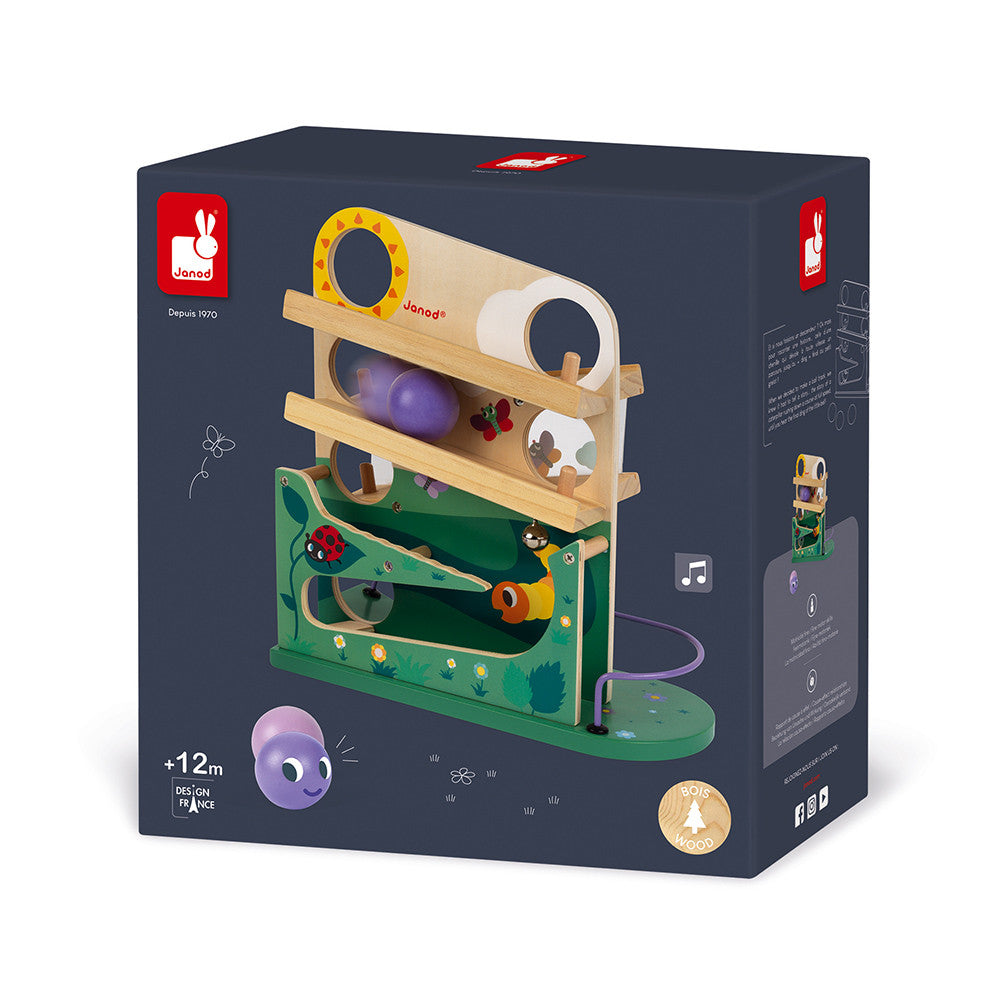 Descendeur en bois dès 12 mois avec 3 balles et clochette. Développe motricité fine et acuité visuelle.