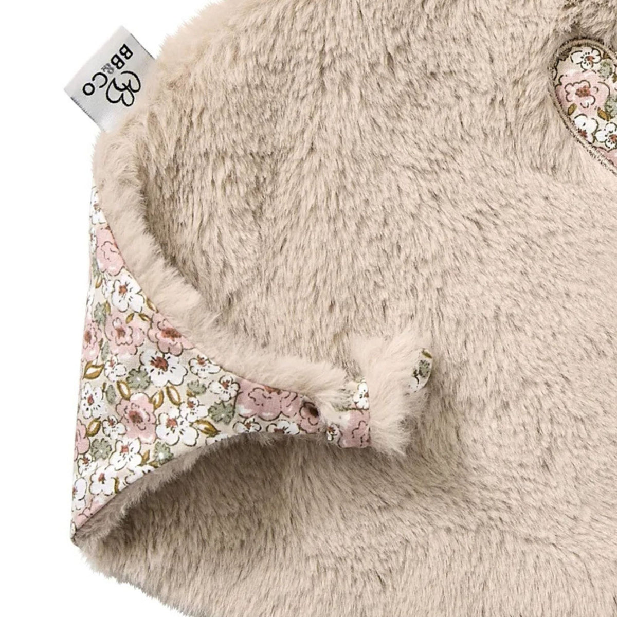 Doudou plat lapin petit cœur – liberty / fausse fourrure beige