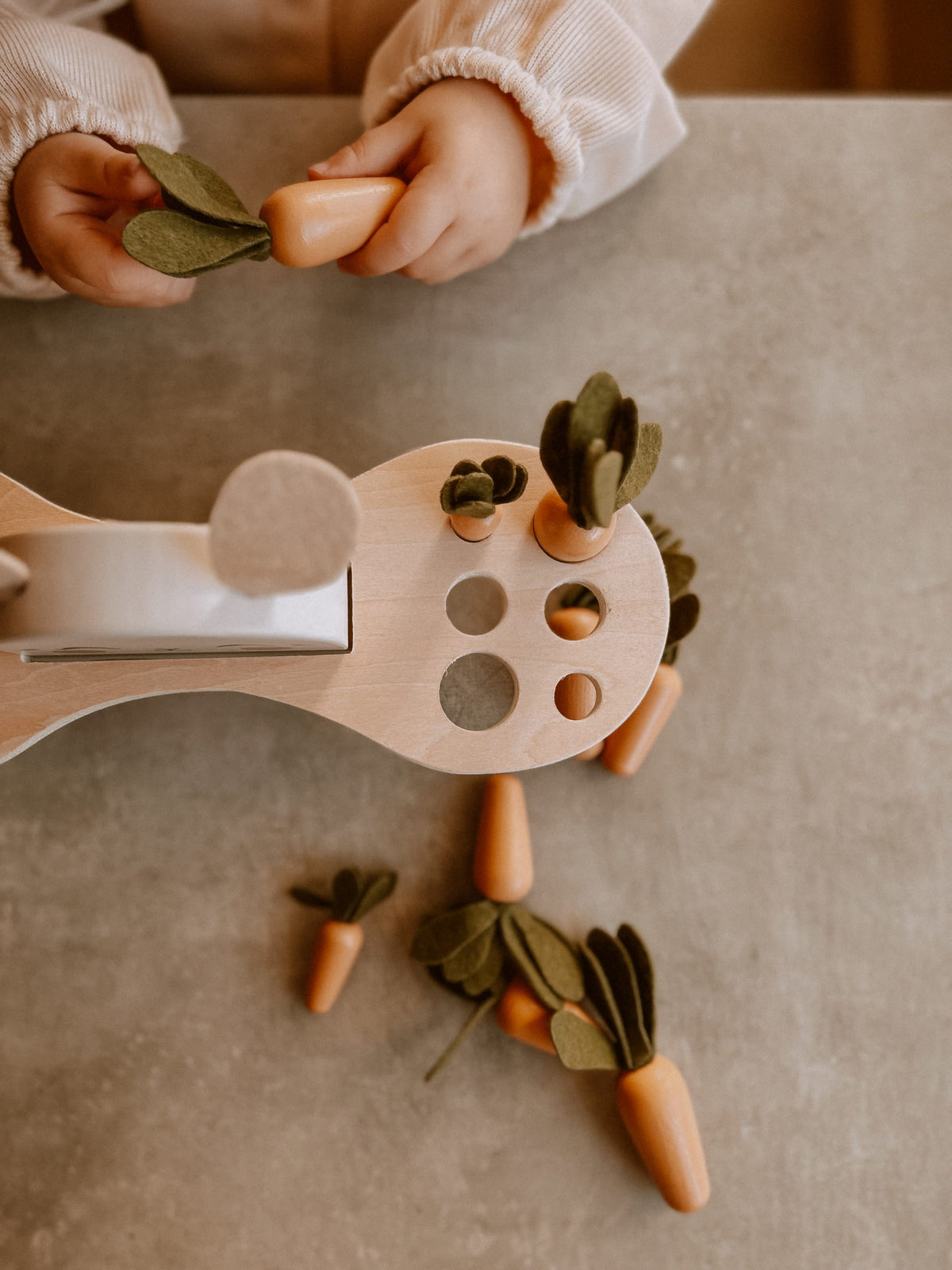 Offrez à votre enfant l’Échelle de Lapin 🐇, un puzzle en bois Montessori sûr et éducatif pour développer motricité, équilibre et créativité dès 3 ans.