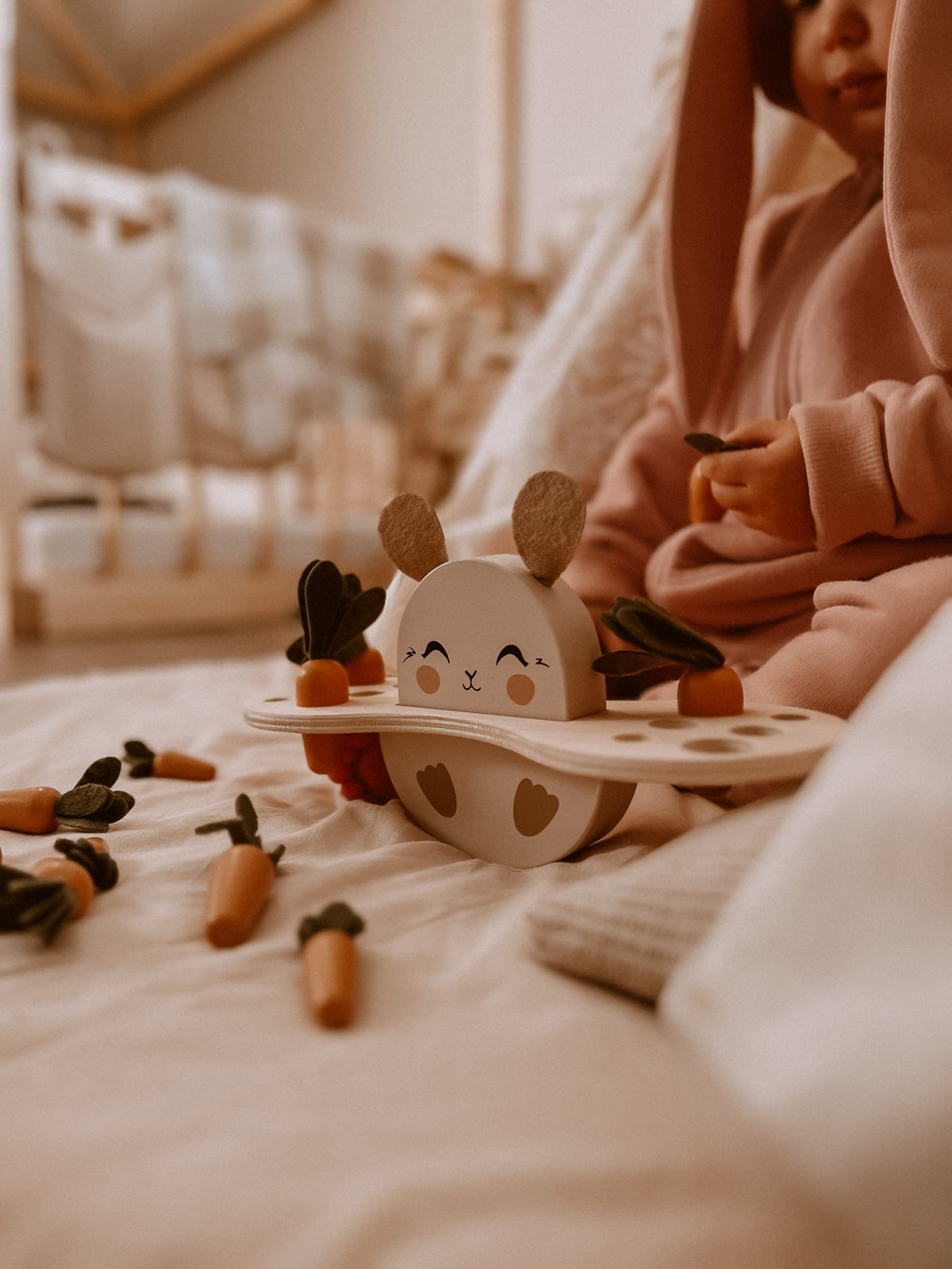 Offrez à votre enfant l’Échelle de Lapin 🐇, un puzzle en bois Montessori sûr et éducatif pour développer motricité, équilibre et créativité dès 3 ans.