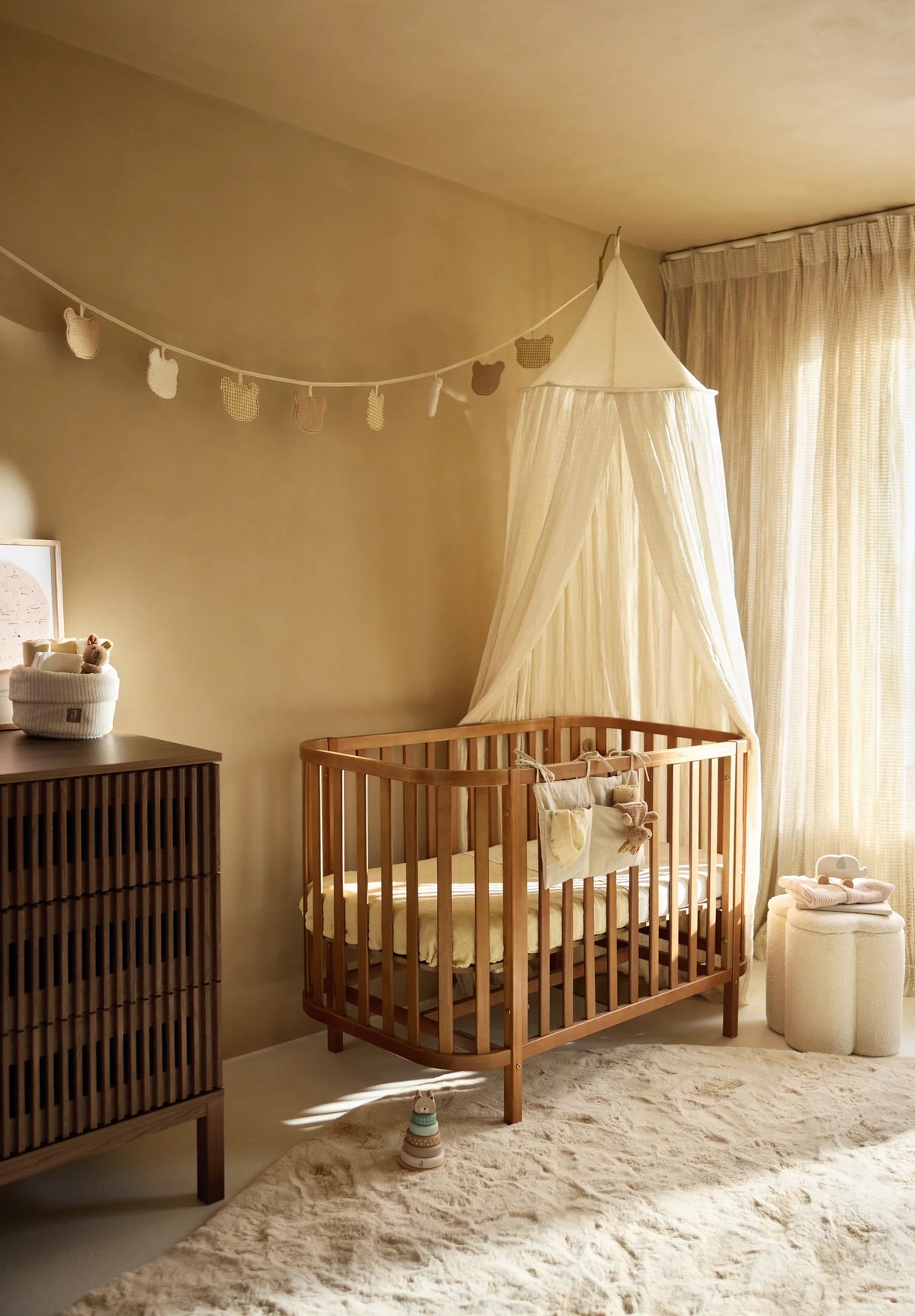 Guirlande décorative Teddy Bear pour chambre de bébé, anniversaires ou fêtes. Créez une ambiance chaleureuse et festive en un clin d’œil.