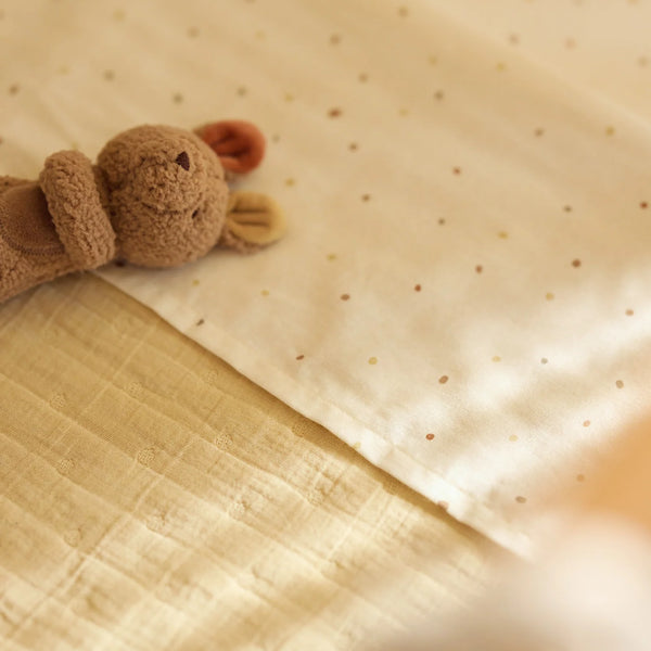 Hochet bébé kangourou tout doux avec grelot. Léger, facile à attraper, idéal pour l’éveil sensoriel et la motricité dès la naissance.